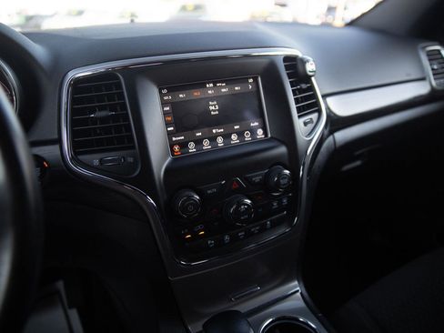 Used 2021 Jeep Grand Cherokee Laredo image 14