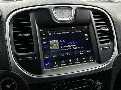 Used 2019 Chrysler 300 Limited RWD image 19