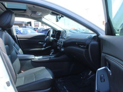 Used 2021 Nissan Sentra SR w/ SR Premium Package image 12