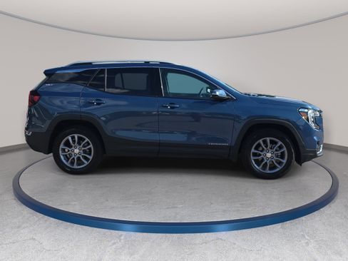 Used 2024 GMC Terrain SLT AWD/4WD image 4