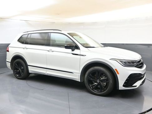 Used 2024 Volkswagen Tiguan SE R-Line image 7