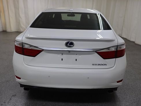 Used 2014 Lexus ES 350 w/ Luxury Package FWD image 5
