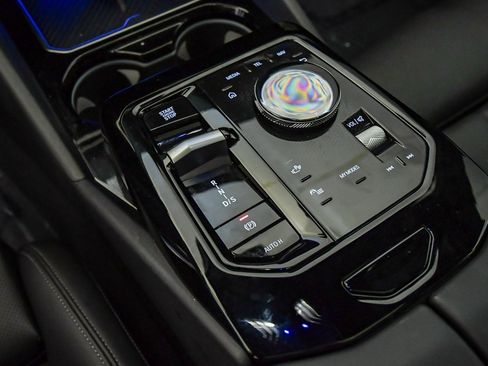 Used 2025 BMW 530i w/ Premium Package image 23