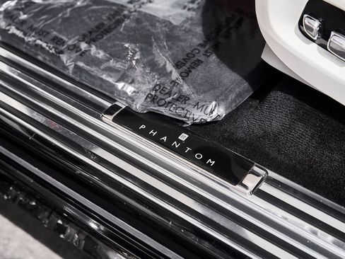 Used 2023 Rolls-Royce Phantom Sedan RWD image 49
