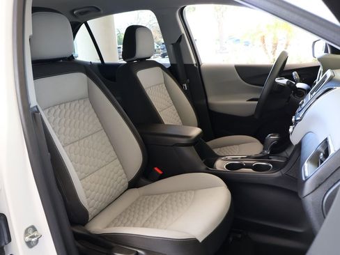 Used 2020 Chevrolet Equinox LS w/ LS Convenience Package image 18