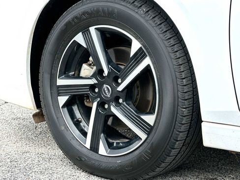 Used 2024 Nissan Sentra SV image 11