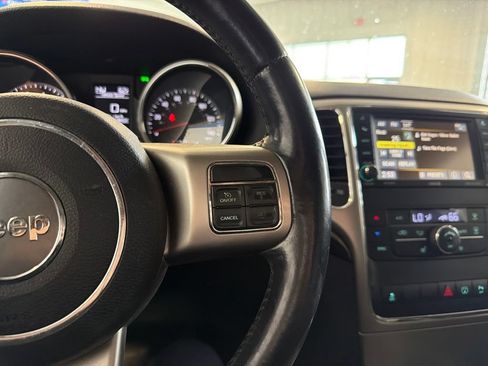Used 2013 Jeep Grand Cherokee Laredo AWD/4WD image 12