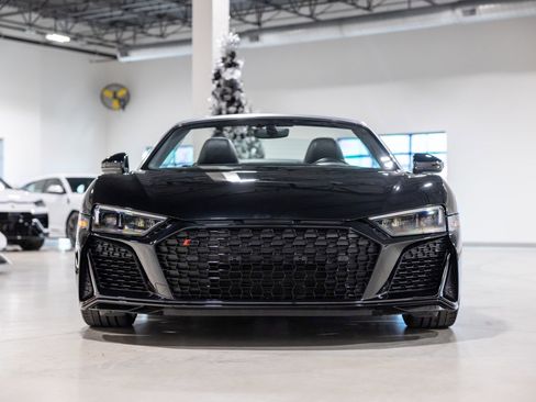 Used 2021 Audi R8 V10 w/ Premium Package image 2