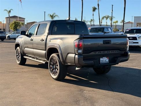 Used 2021 Toyota Tacoma Limited image 8