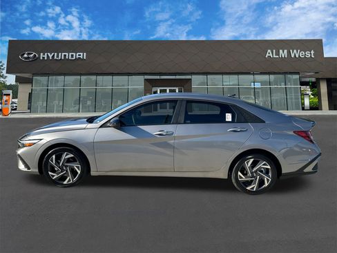 Certified 2025 Hyundai Elantra Sport image 8