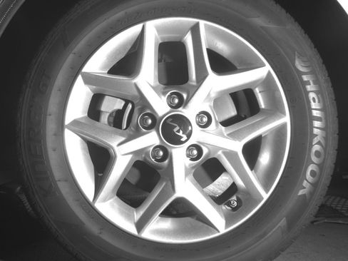 Used 2025 Kia Soul LX w/ LX Technology Package image 12