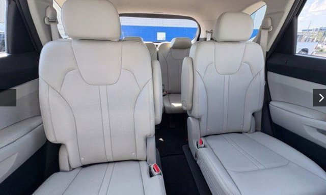 Used 2023 Kia Sorento EX FWD image 4