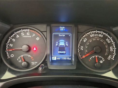 Used 2018 Toyota Tacoma SR w/ SR Convenience Package image 26