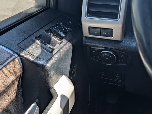 Used 2019 Ford F250 Lariat w/ Lariat Ultimate Package image 29