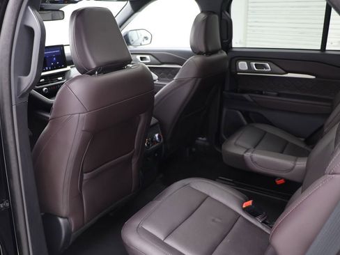 Used 2025 Ford Explorer Platinum w/ LUX Leather Package AWD/4WD image 12
