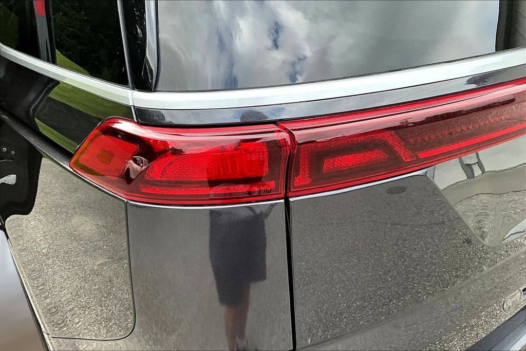 Used 2022 Kia Carnival EX FWD image 22