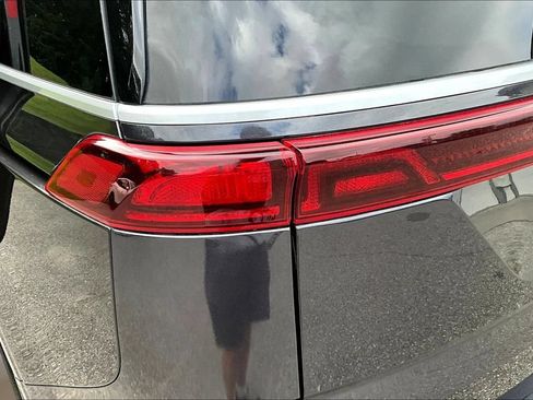 Used 2022 Kia Carnival EX FWD image 22