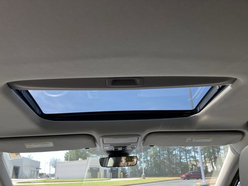 Used 2025 Honda Odyssey EX-L image 31