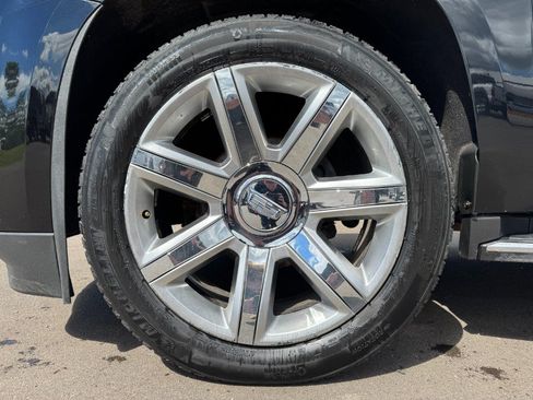 Used 2020 Cadillac Escalade ESV Luxury AWD/4WD image 13