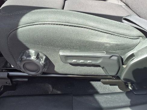 Used 2018 Jeep Wrangler Sport AWD/4WD image 14