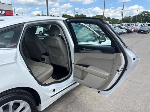 Used 2019 Ford Fusion SE FWD image 10