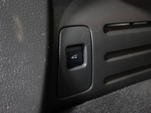 Used 2013 Ford Edge SEL image 19