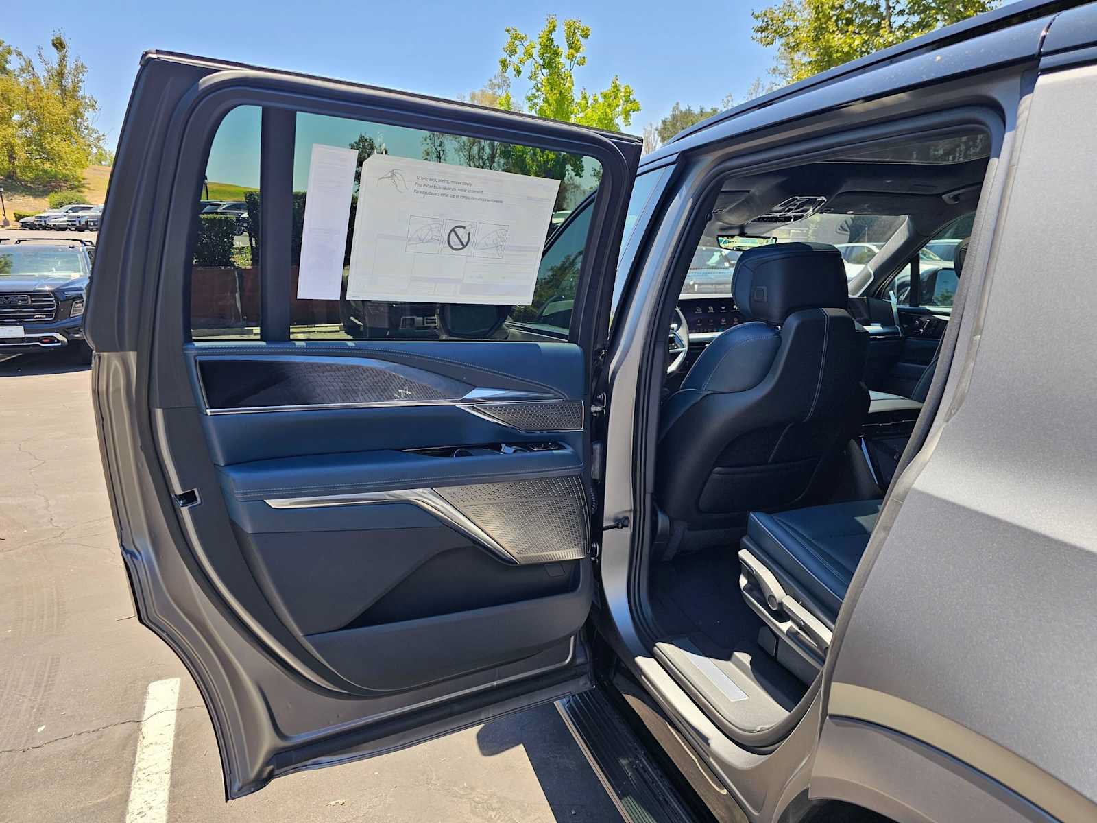 New 2026 Cadillac Escalade IQL Sport 2 w/ LPO, ONYX Package AWD/4WD image 19
