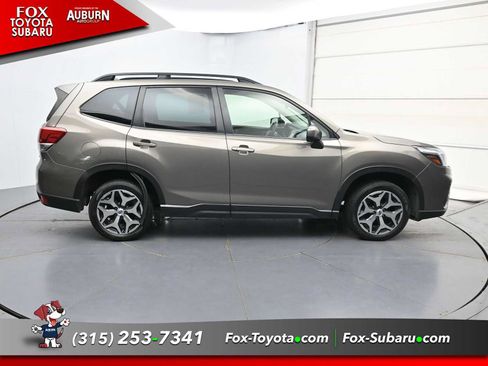 Used 2021 Subaru Forester Premium AWD/4WD image 18