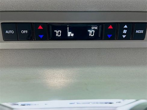 Used 2025 Toyota Sienna XLE image 24