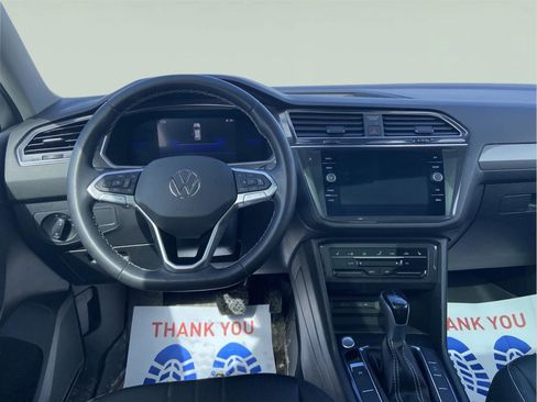 Used 2023 Volkswagen Tiguan SE w/ Panoramic Sunroof Package image 25