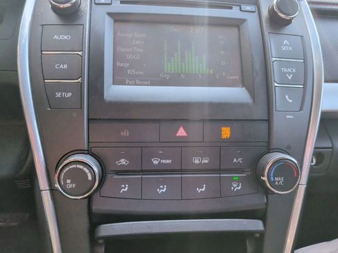 Used 2017 Toyota Camry SE w/ Moonroof Package FWD image 19