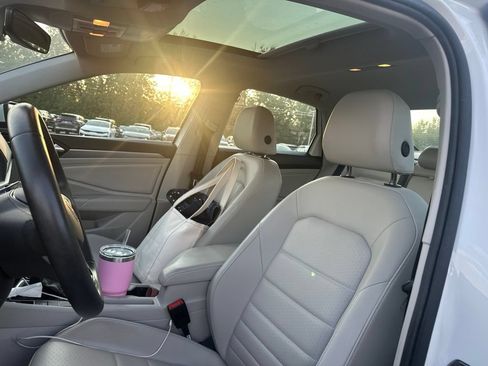 Used 2024 Volkswagen Jetta SE w/ Panoramic Sunroof Package FWD image 6