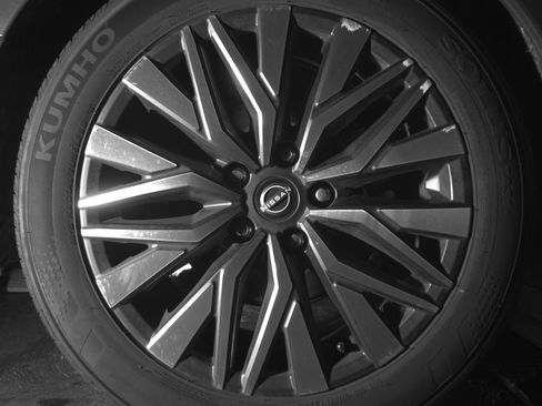 Used 2025 Nissan Altima 2.5 SV FWD image 13