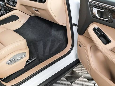 New 2026 Porsche Macan image 24