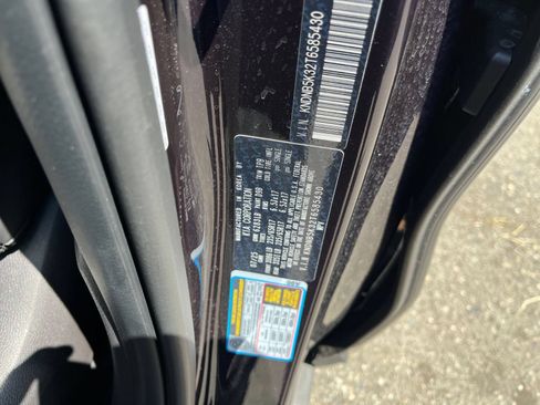 Used 2026 Kia Carnival FWD image 27