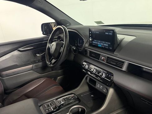 Used 2025 Honda Pilot Black Edition image 31