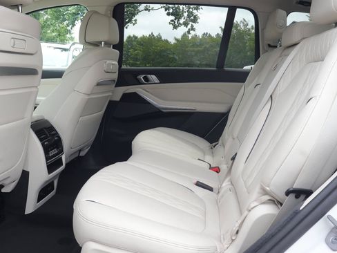Used 2024 BMW X7 xDrive40i w/ Premium Package AWD/4WD image 12