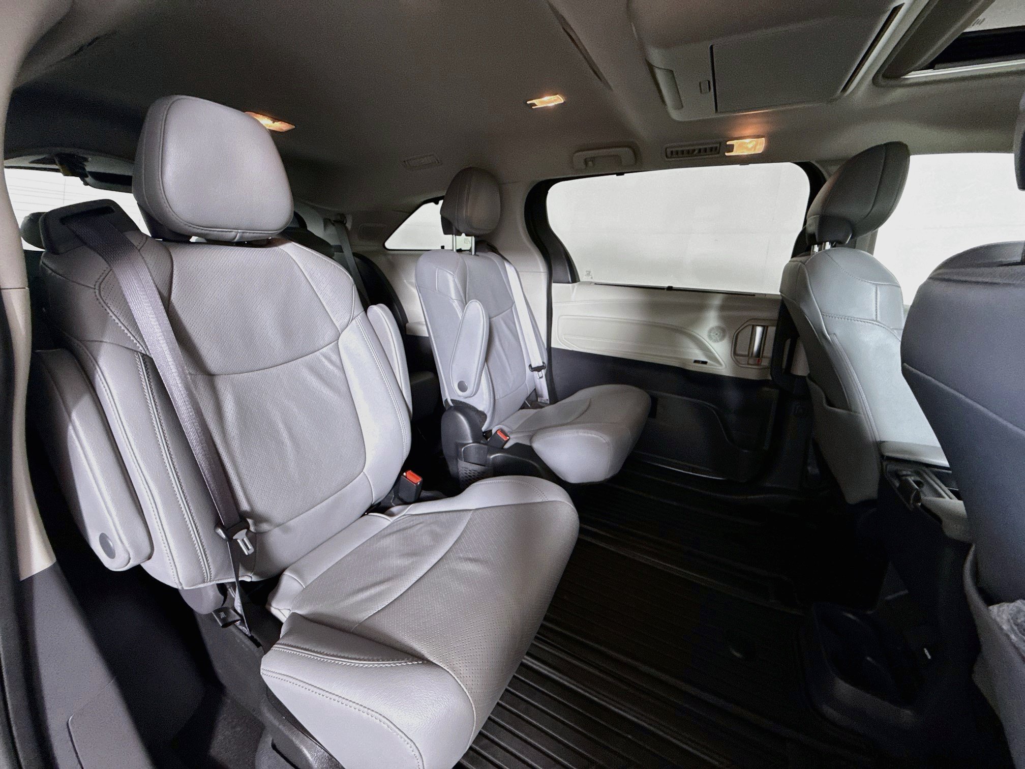 Certified 2024 Toyota Sienna Limited AWD/4WD image 28