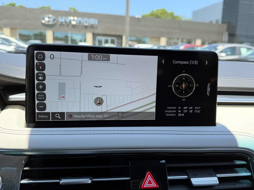 Certified 2025 Genesis G70 2.5T AWD/4WD image 32