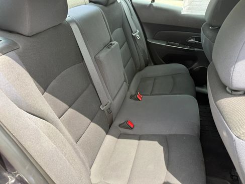 Used 2016 Chevrolet Cruze LT w/ Technology Package FWD image 18