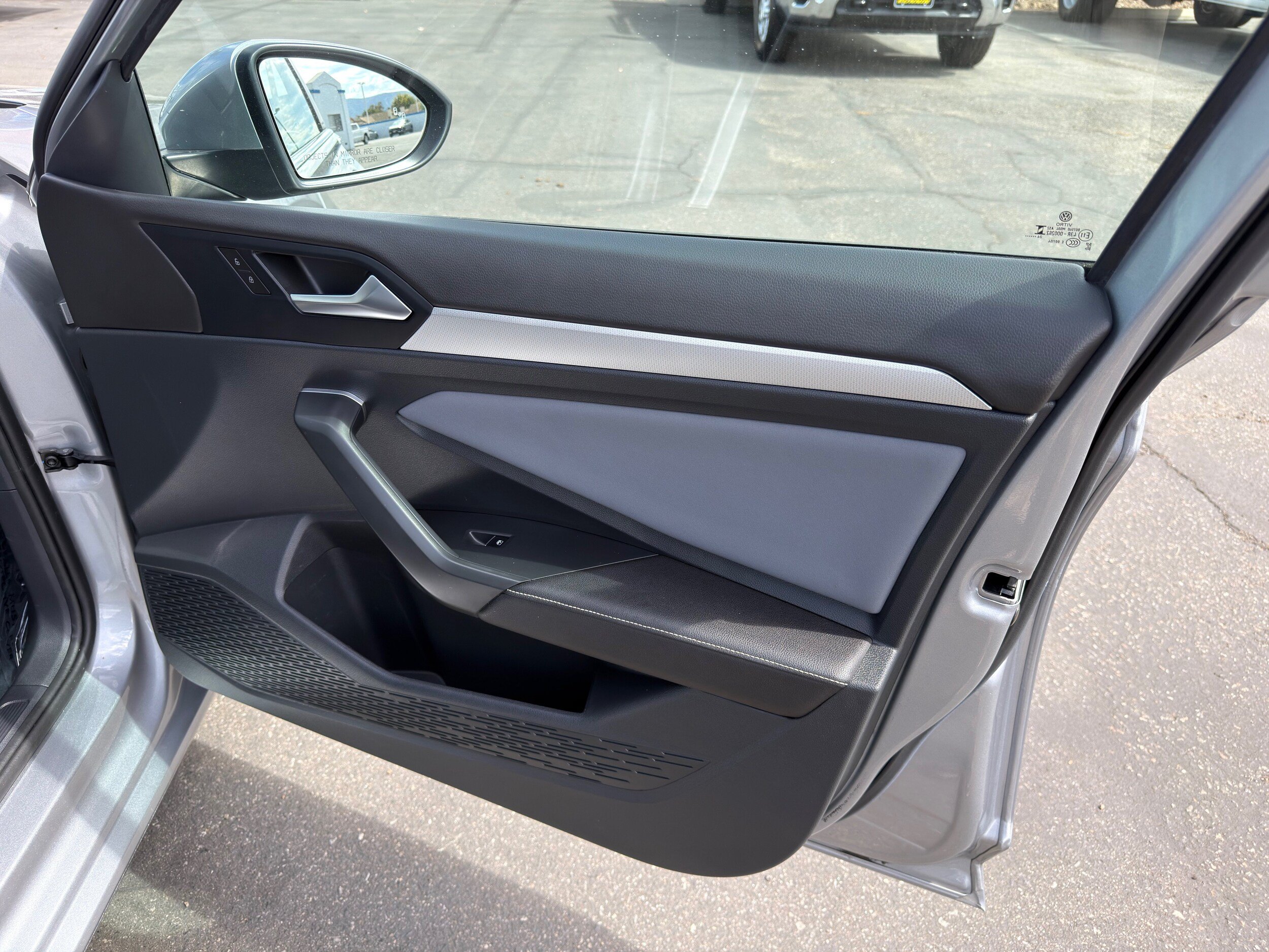 Used 2025 Volkswagen Jetta SE FWD image 11