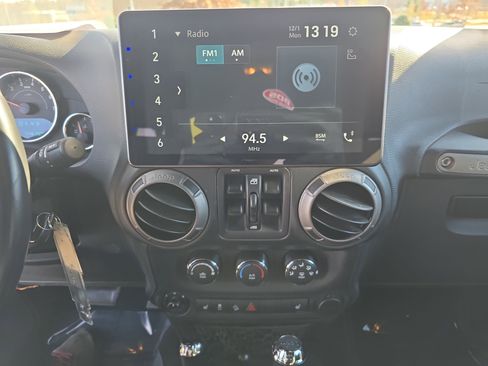 Used 2018 Jeep Wrangler Unlimited Sport S image 21