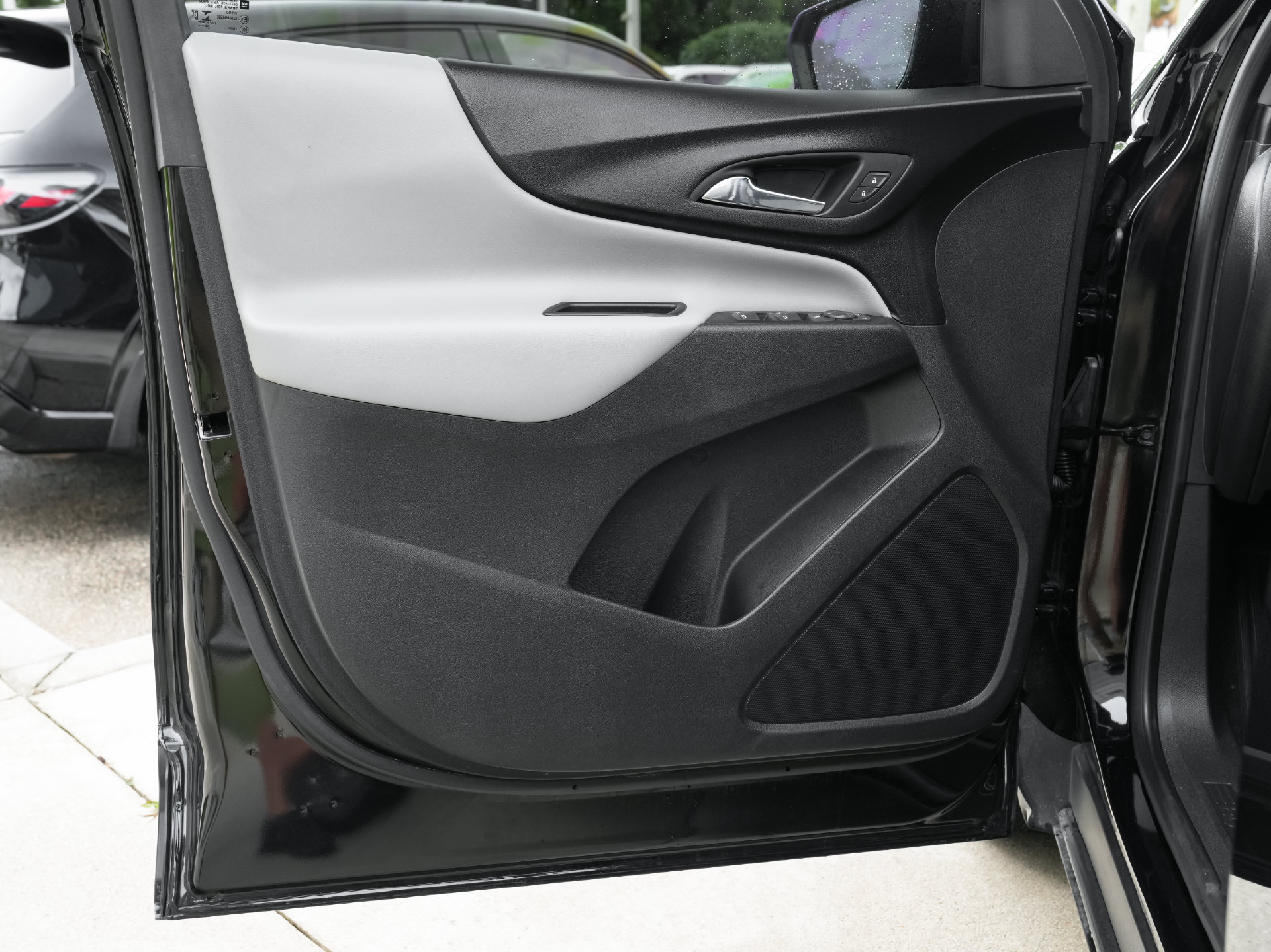 Used 2023 Chevrolet Equinox LS FWD image 32