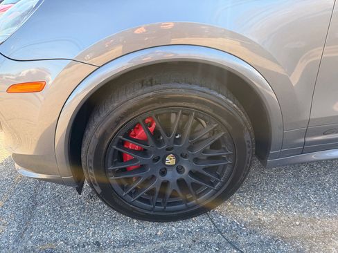 Used 2016 Porsche Cayenne GTS image 19