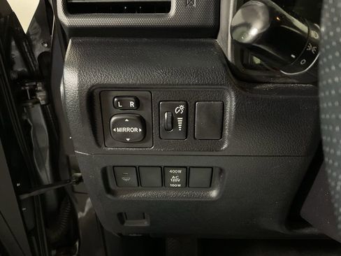 Used 2018 Toyota 4Runner TRD Off-Road AWD/4WD image 29