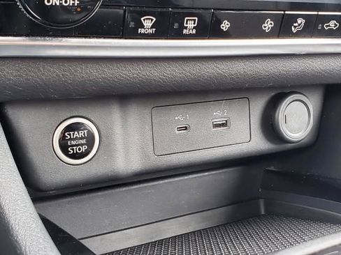 Used 2023 Nissan Rogue SV image 33