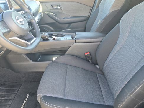 Used 2023 Nissan Rogue SV image 11