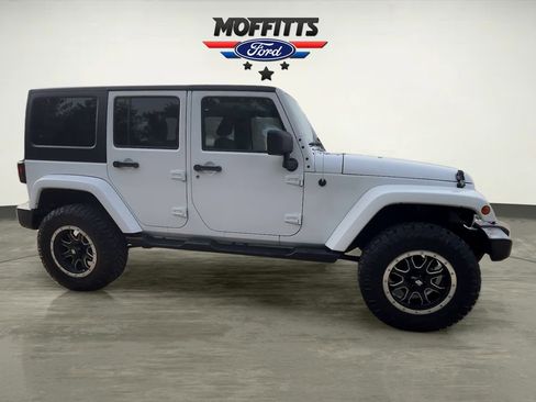 Used 2018 Jeep Wrangler Unlimited Sahara w/ Connectivity Group image 6
