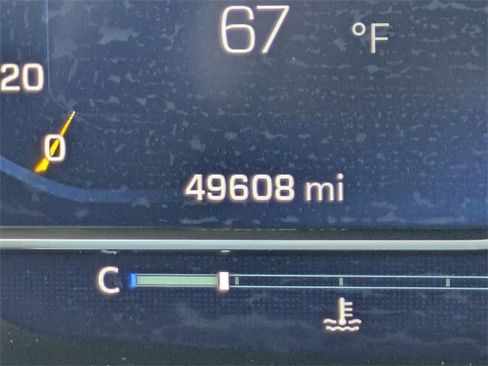 Used 2024 Chevrolet Suburban Premier image 24