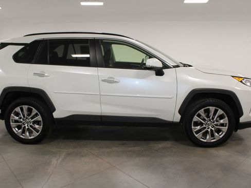 Used 2020 Toyota RAV4 Limited image 11